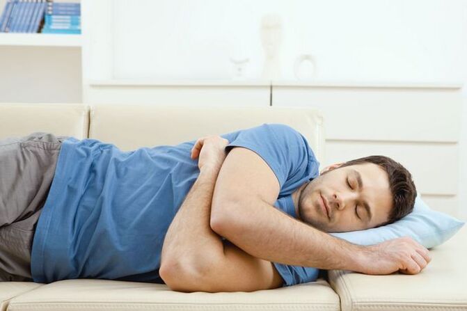 الوضعية غير المريحة أثناء النوم تسبب آلام أسفل الظهر